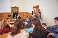 Studierende im Hörsaal 2.jpg