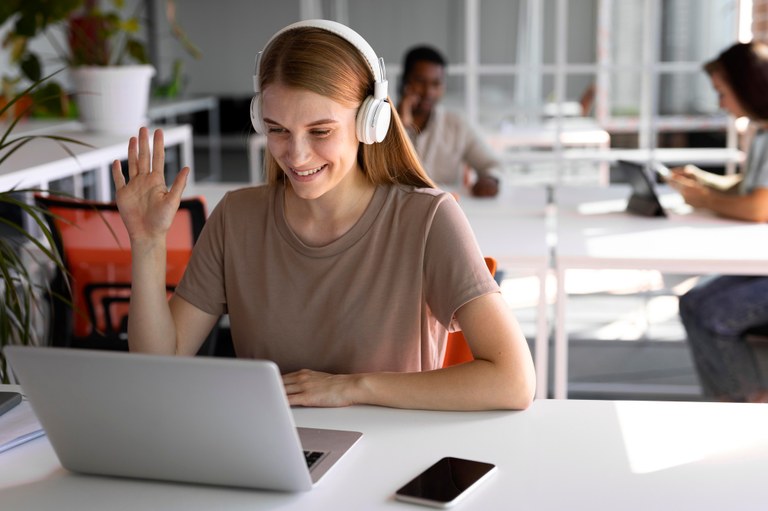 medium-shot-woman-sitting-desk.jpg medium-shot-woman-sitting-desk.jpg